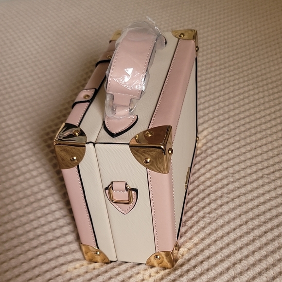 Aldo Pink and Cream Travel Bag with Vintage Appeal - Picture 3 of 11